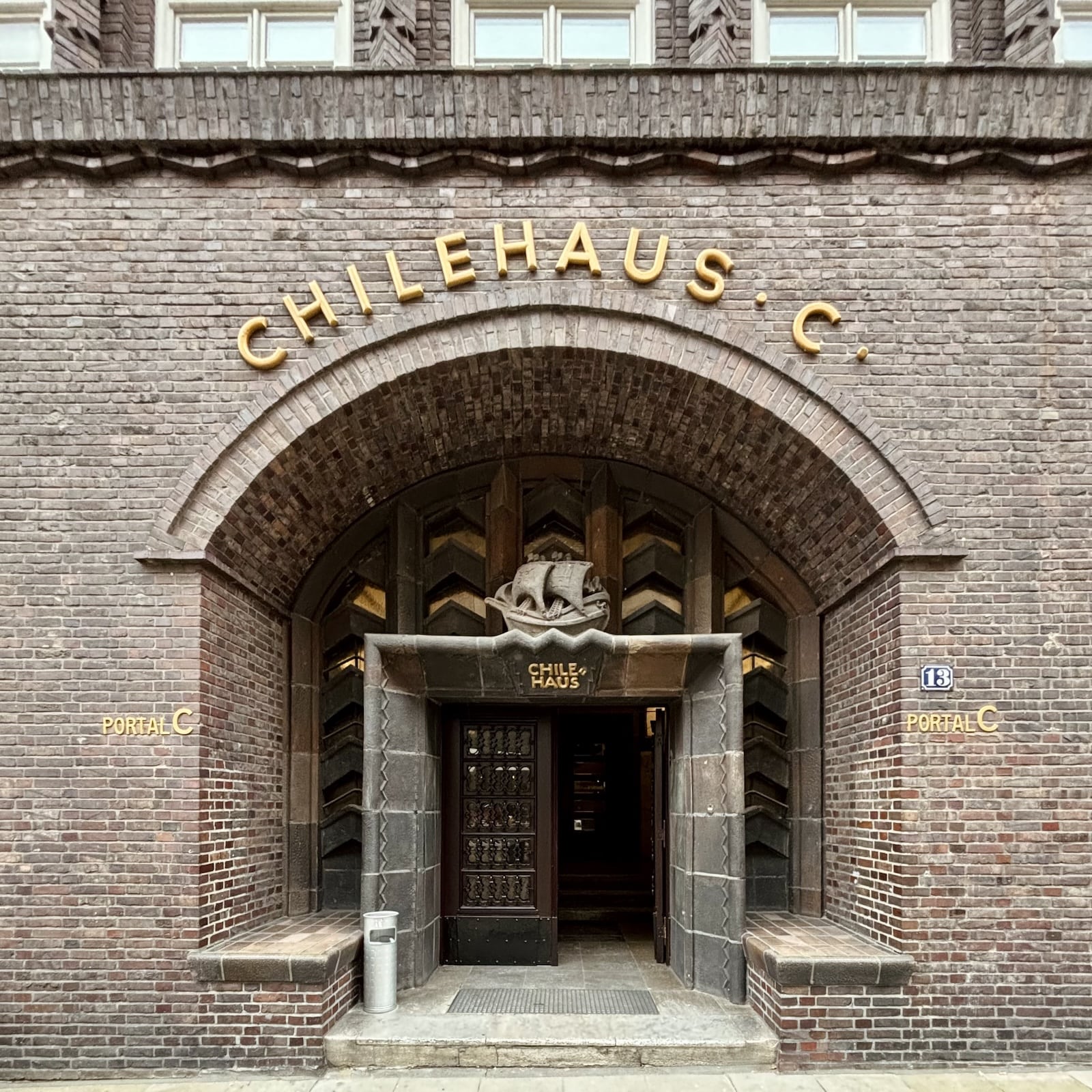 chilehaus-door-min